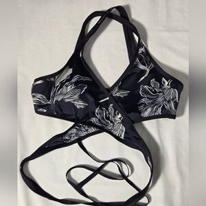 Athleta Swimsuit Bikini Top Fiore Swimwear Black White Gray Floral Med